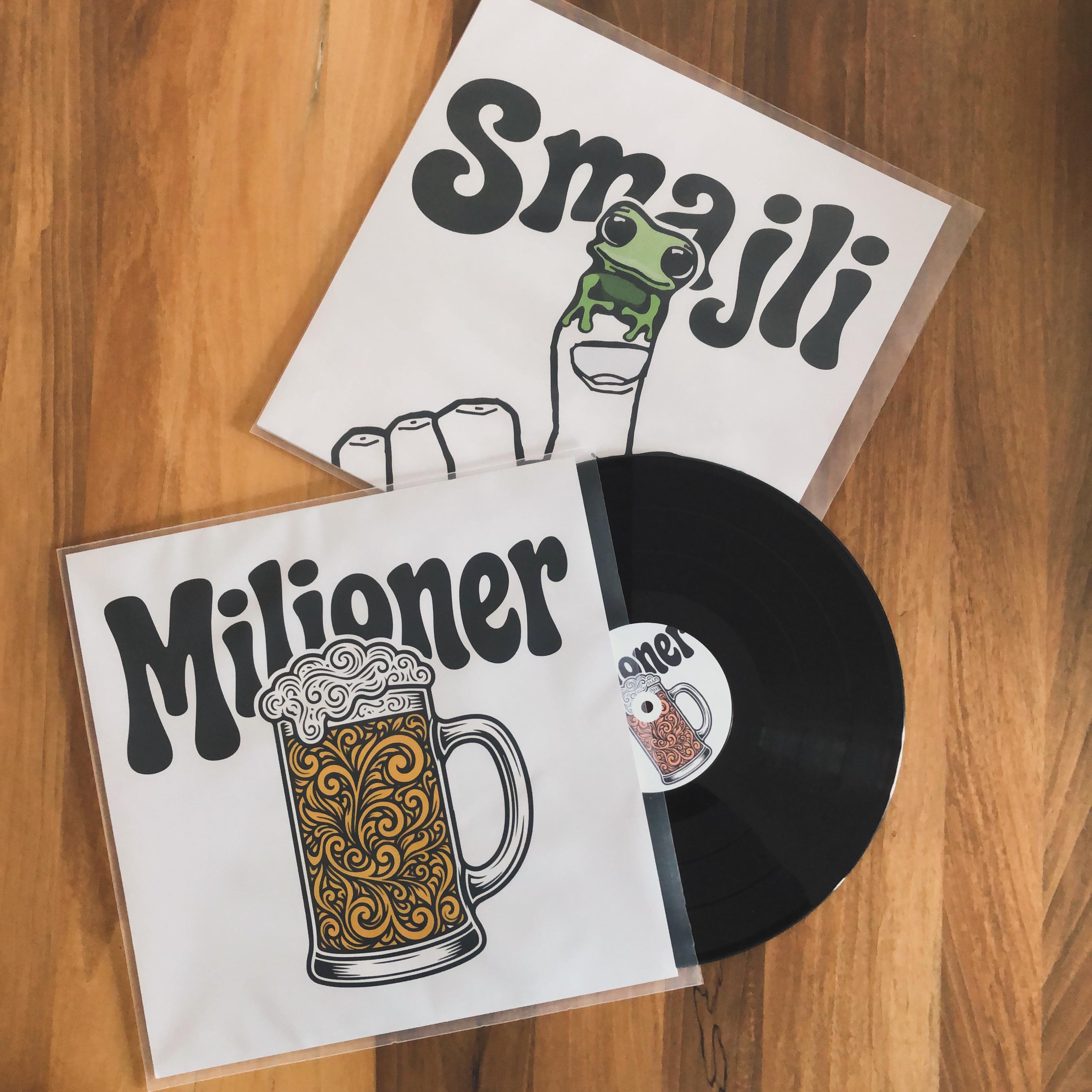 Napravite personalizovanu gramofonsku ploču sa sopstvenim originalnim omotom za sebe ili za poklon voljenoj osobi. 🎁 Poruči na customvinyls.net za 61 eur + poštarina. 🎈🎊🎉. #poklončić #poklonzarodjendan🎁🎈🎂 #poklonzamamu  #poklonzatatu